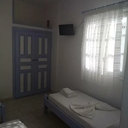 Nikolas * Naousa (Paros)